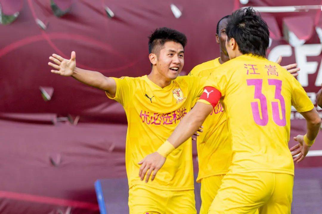  圣埃蒂安边路传中制胜，高中锋抢点头槌打破僵局